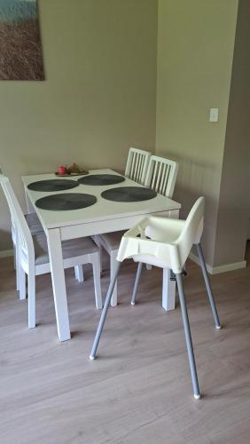 Bright Loddefjord apartment with Lyderhorn views in Olsvik