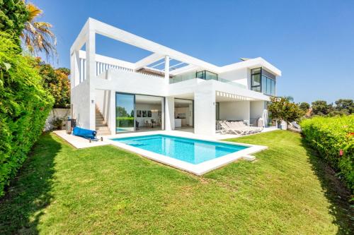 Villa Oasis Private Pool & Jacuzzi Sleeps 12