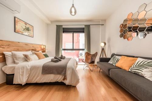 Industrial studio in the city center by REMS