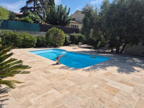Appartement rez-de jardin avec piscine - Location saisonnière - Carqueiranne