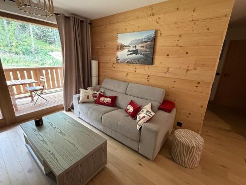 LA PLAGNE MONTALBERT - LE SNOROC - superbe appartement skis aux pieds avec piscine