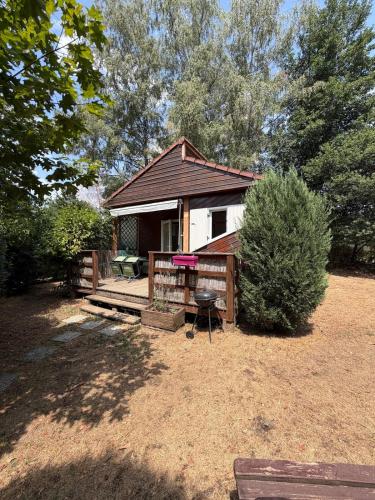 Chalet paisible à deux pas du lac 3 pers (Chalet paisible a deux pas du lac 3 pers) in Saint Remy Sur Durolle