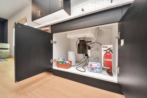 Modern Boutique Loft Minutes to Downtown! in Houston