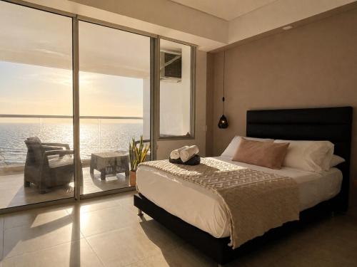 Sunset Studio, sea balcony, Piscina, 5-min Airport