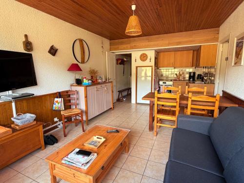 Appartement 2 pièces + cabine au pied des pistes à Chamrousse - FR-1-549-82