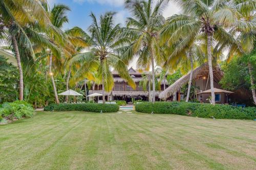 Tortuga C17 Luxury Villa Punta Cana Sleeps 14 - image 3