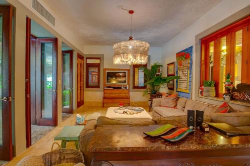 Tortuga C17 Luxury Villa Punta Cana Sleeps 14 - image 4