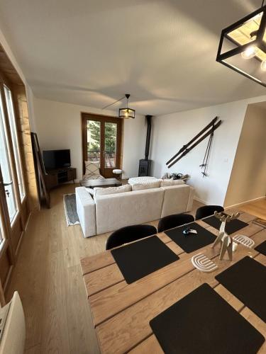 Appartement moderne et spacieux avec poêle à bois et balcon