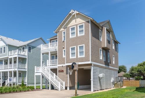 High Cotton - Old Nags Head Place Ocean View 325 Yds to Beach Elevator Pool Hot Tub Tiki Bar - image 4