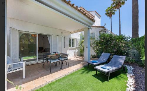 Bright Chalet with Swimming Pool and Beachfront