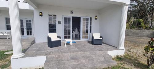 ระเบียง/ชานเรือน, Castles In Paradise Condo - Apartment Rentals in วิยู ฟอร์
