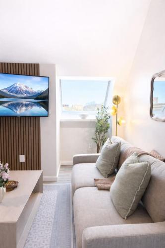 Spacious King 1BR by Wooster Square & Yale