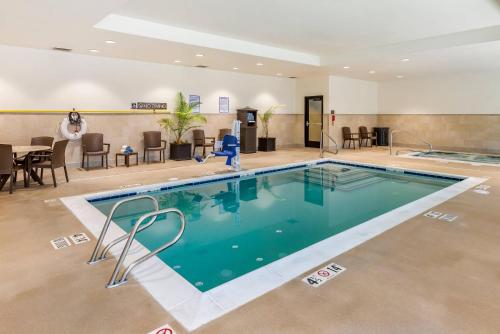 Úszómedence, Comfort Suites Midland West in Midland (Texas)