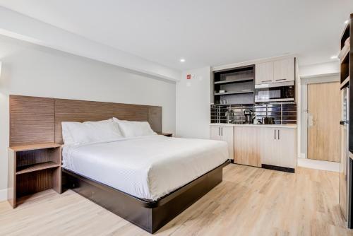 . Skye Hotel Ridgetown