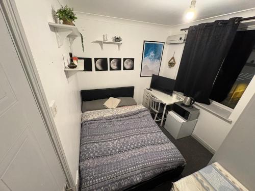 Double Room in a Cozy shared apartment, Custom House Harbour Apartments, Dublin