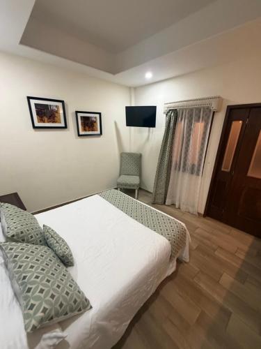 1 queen bed