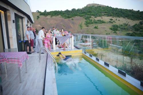 สระว่ายน้ำ, Villa Panorama Shashkofc in กราซานิกา