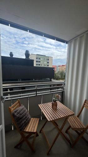 Furnished 2 bedroom apartment with a balcony in the heart of Sundbyberg in 순드뷔베리