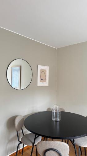 Furnished 2 bedroom apartment with a balcony in the heart of Sundbyberg in 순드뷔베리