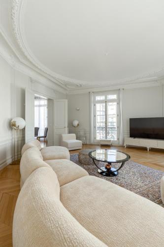 Prestigious 4BR - Sleeps 9 - Trocadero