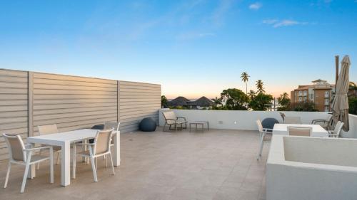 Удобства, Across from beach with resort pool - Coral Beach 202 in Little Battaleys