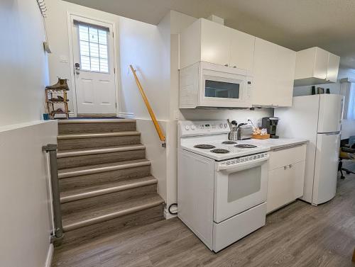 1BDR with Parking near Niagara Falls and Wineries in St. Catharines (ON)