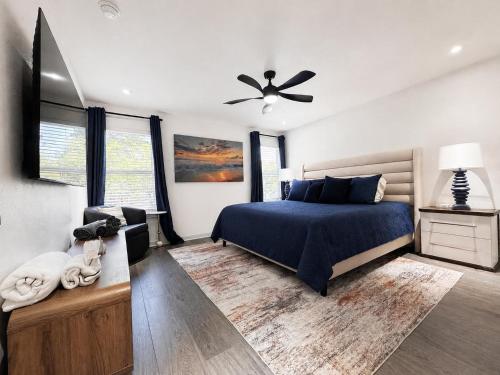 Chic Luxury Getaway - 3 min to Love Field in Love Field Airport