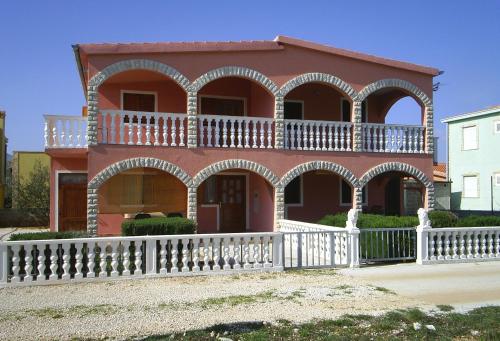  Apartment Rusan, Ferienwohnung in Vir