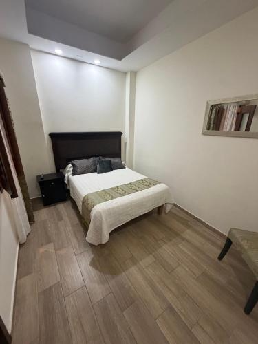 1 queen bed, 1 twin bed