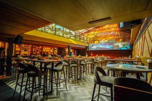 Bar/lounge, The Slate Hotel - KNK, Nungambakkam Near Apollo Hospital & Sankara Nethralaya & US Consulate in Chennai City Center