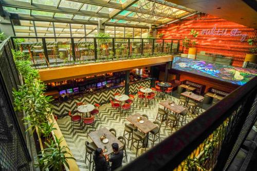 Bar/lounge, The Slate Hotel - KNK, Nungambakkam Near Apollo Hospital & Sankara Nethralaya & US Consulate in Chennai City Center