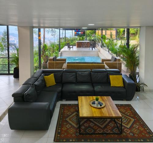 This mansion hides more than one secret