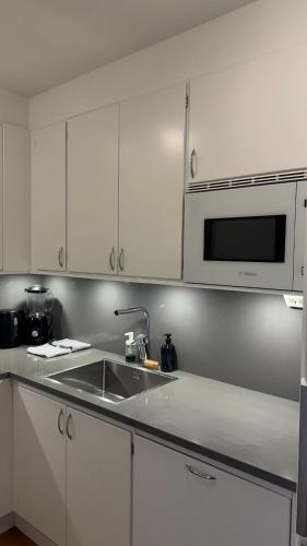 Furnished 2 bedroom apartment with a balcony in the heart of Sundbyberg in 순드뷔베리