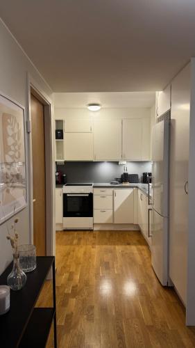 Furnished 2 bedroom apartment with a balcony in the heart of Sundbyberg in 순드뷔베리