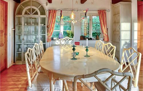 kuhinja, Pet Friendly Home In Borrby With Sauna in Ostra Hoby