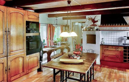 kuhinja, Pet Friendly Home In Borrby With Sauna in Ostra Hoby