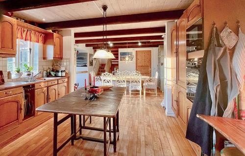 kuhinja, Pet Friendly Home In Borrby With Sauna in Ostra Hoby