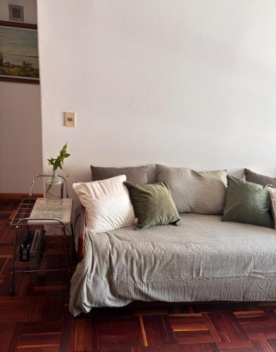 Bright - Cozy - Spacious Downtown MVD - Sleeps 4 - image 4