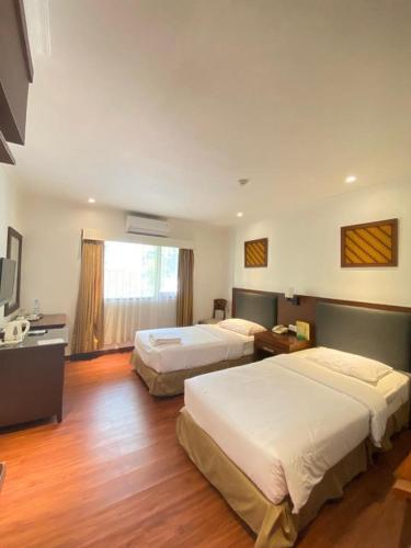 2 twin beds