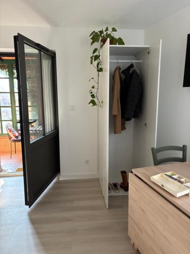Studio neuf et cosy, proche Lyon, parking - Location saisonnière - Saint-Genis-Laval