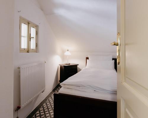 2 bedrooms, 5 beds