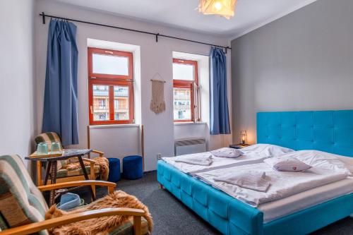 1 double bed, 2 twin beds