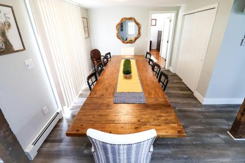 Cozy Farmhouse with Fire Pit & Peaceful Country Views in Hanover, Pennsylvania in هانوفر