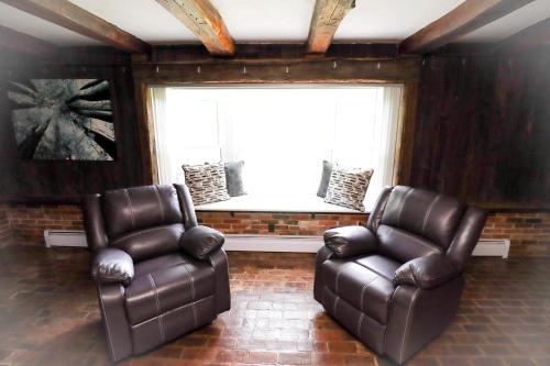 Cozy Farmhouse with Fire Pit & Peaceful Country Views in Hanover, Pennsylvania in هانوفر