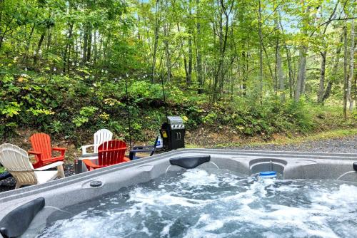 Whirlpool, Amazing Cabin + Tiny Cabin with Hot-tub and Fire Pit in New Market, Virginia in New Market (VA)
