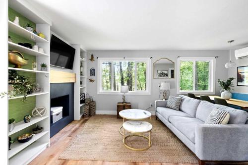 Amazing Cabin + Tiny Cabin with Hot-tub and Fire Pit in New Market, Virginia in New Market (VA)