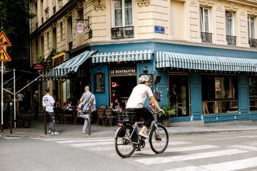 Glint Paris in 18th - Sacre Coeur - Montmartre