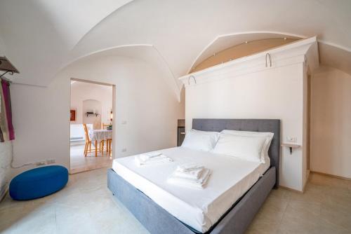 Domus Fisculi A - Stone Vaults & Local Charm