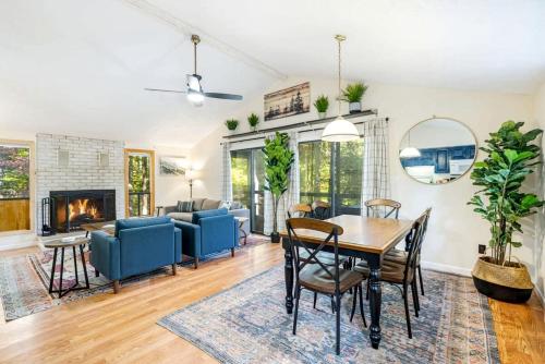 Bright and Spacious Cabin with Hot Tub, Fire Pit, and Grill Perfect for Your Hedgesville, WV Getaway in Hedgesville