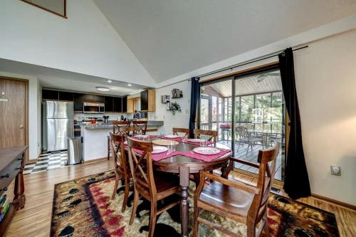Gorgeous Vacation Rental with Grill, Fire Pit, Golf Course Views, and Resort Access in Hedgesville,  in Hedgesville